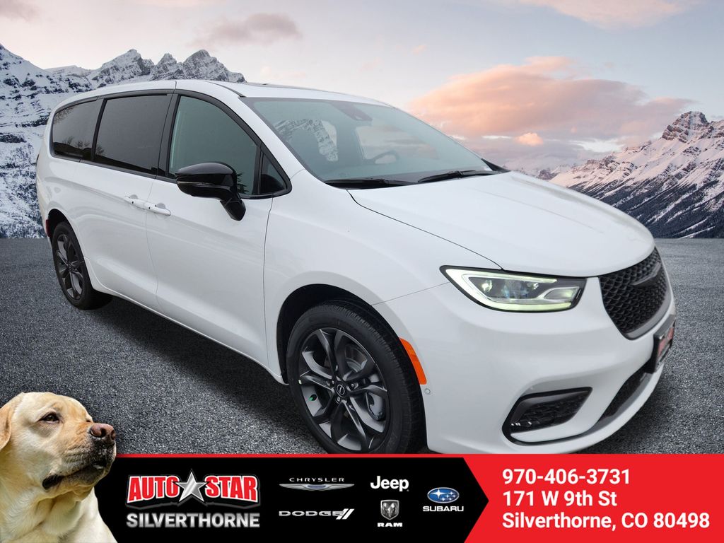 2026 Chrysler Pacifica Select's photo