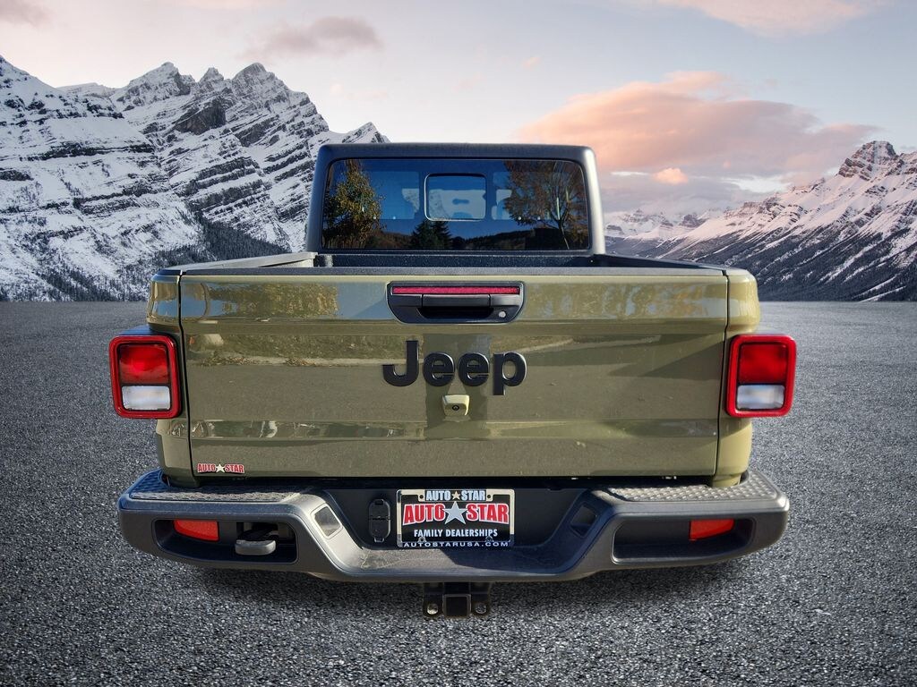 New 2025 Jeep Gladiator SPORT 4X4 Pickup