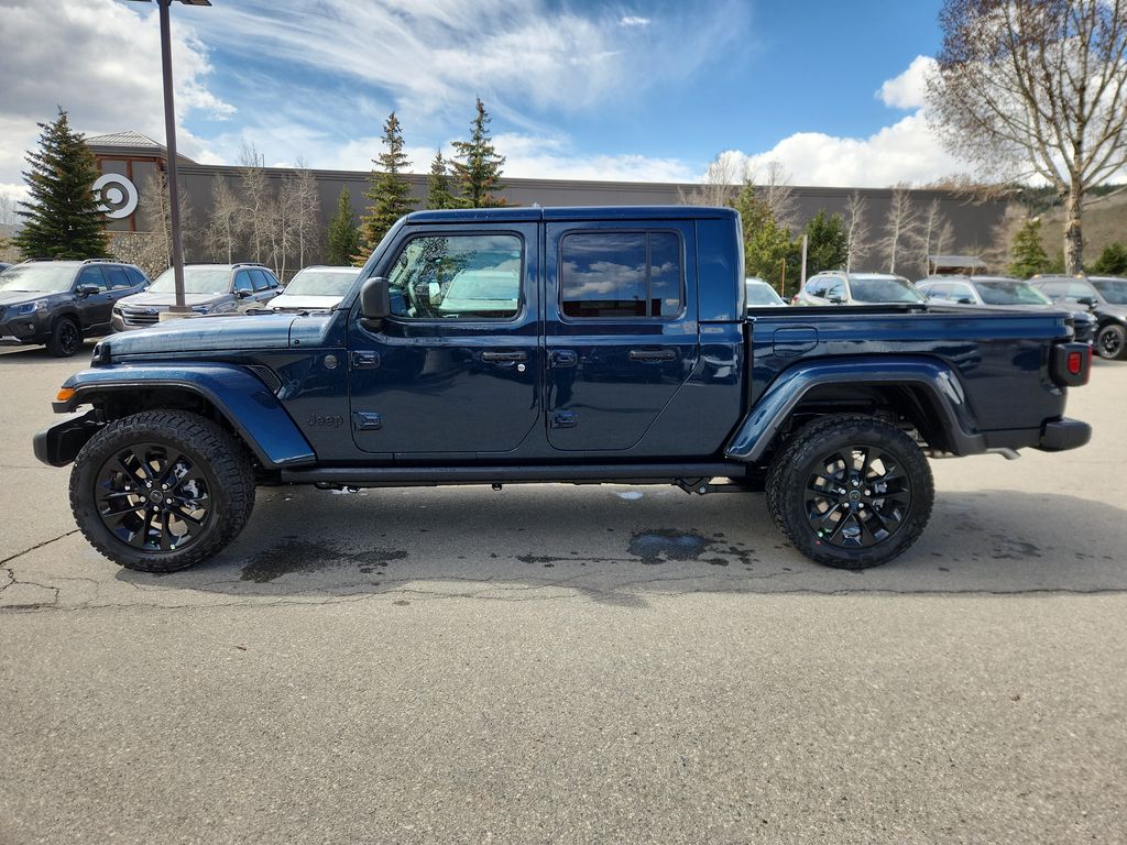 2025 Jeep Gladiator Sport photo 2