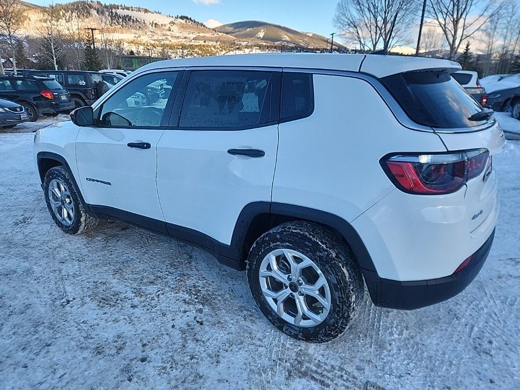 2025 Jeep Compass Sport photo 3
