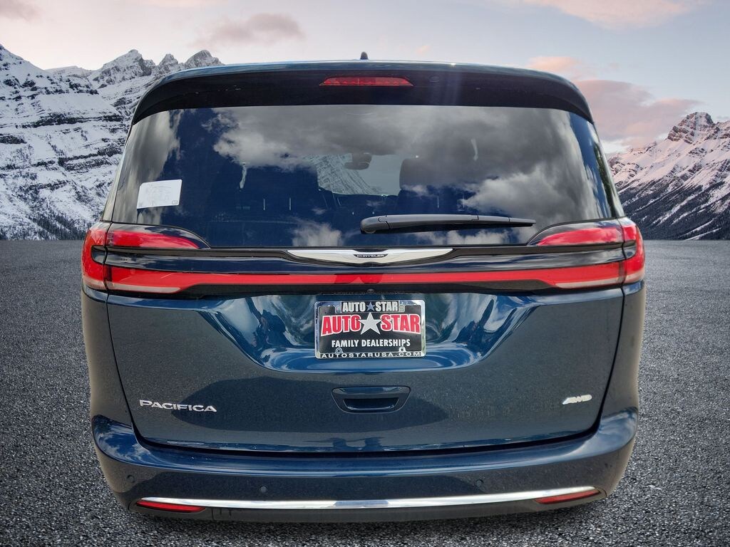 New 2025 Chrysler Pacifica SELECT AWD Passenger Van