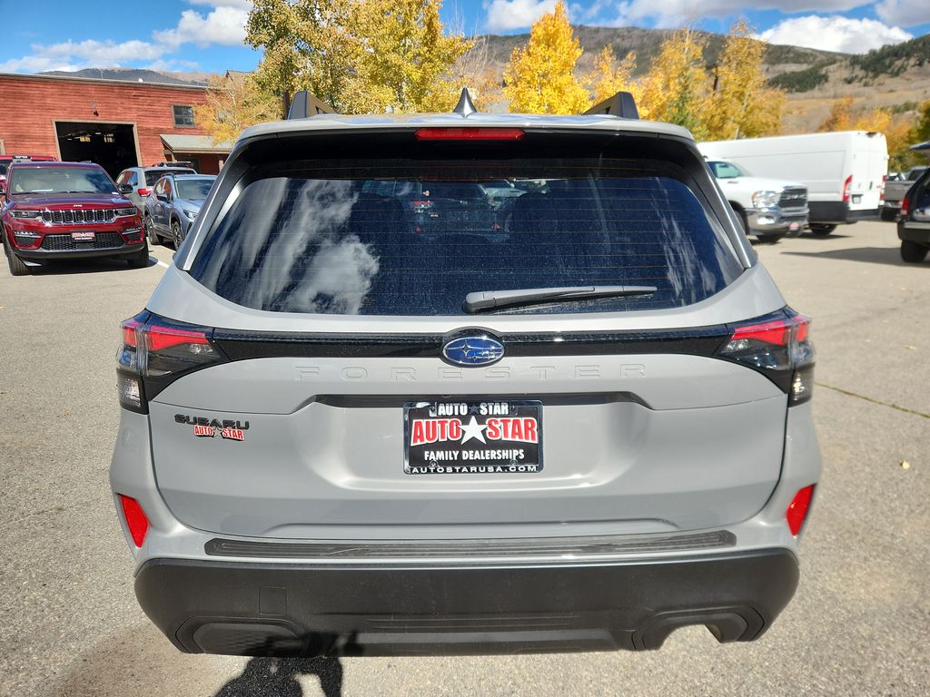 2025 Subaru Forester Premium photo 3