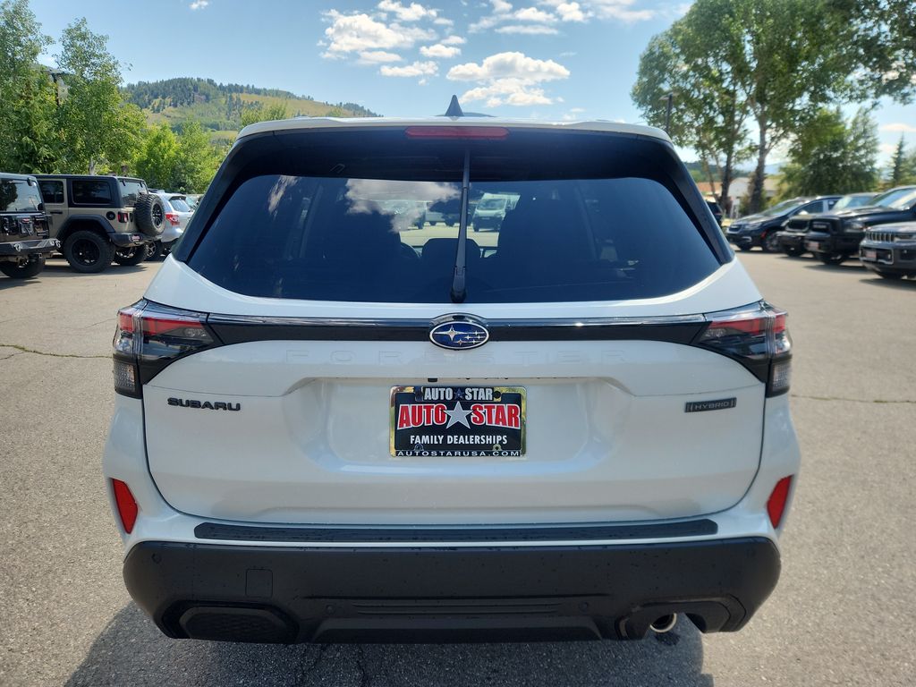 2025 Subaru Forester Touring photo 4