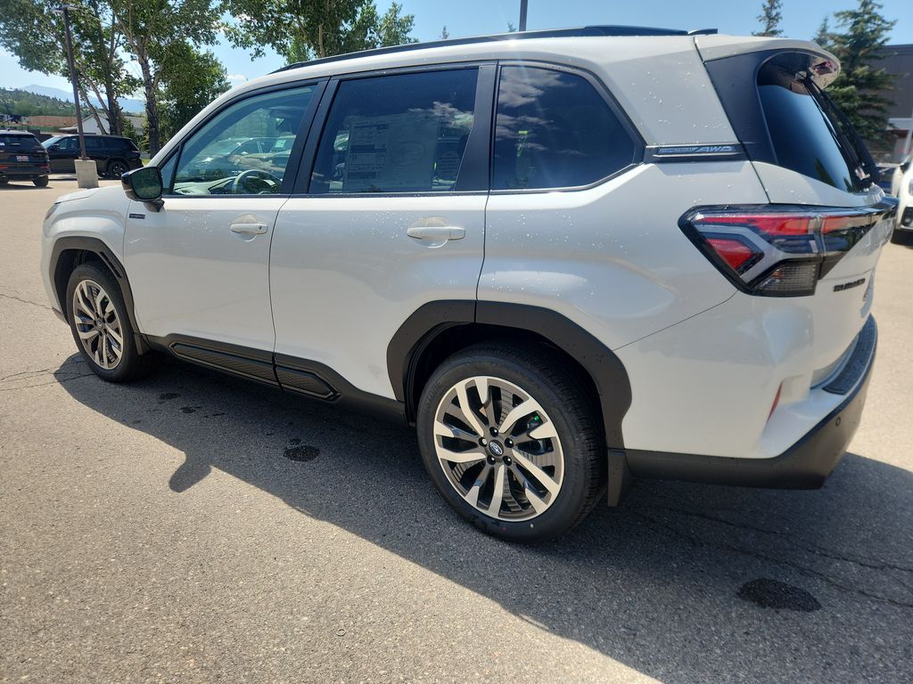 2025 Subaru Forester Touring photo 3