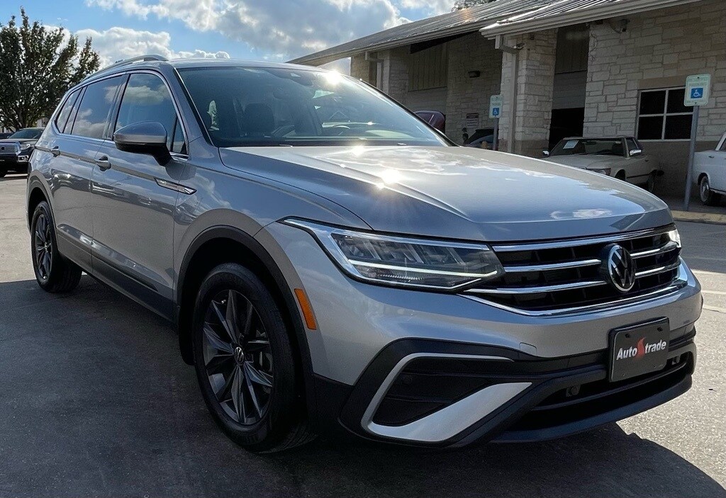 2022 Volkswagen Tiguan SE photo 2
