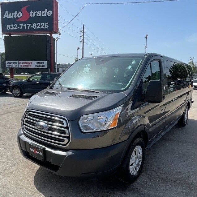 2017 Ford Transit photo 3