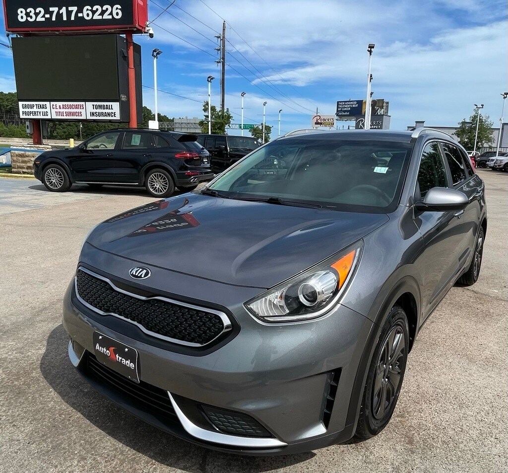 2017 Kia Niro LX photo 3