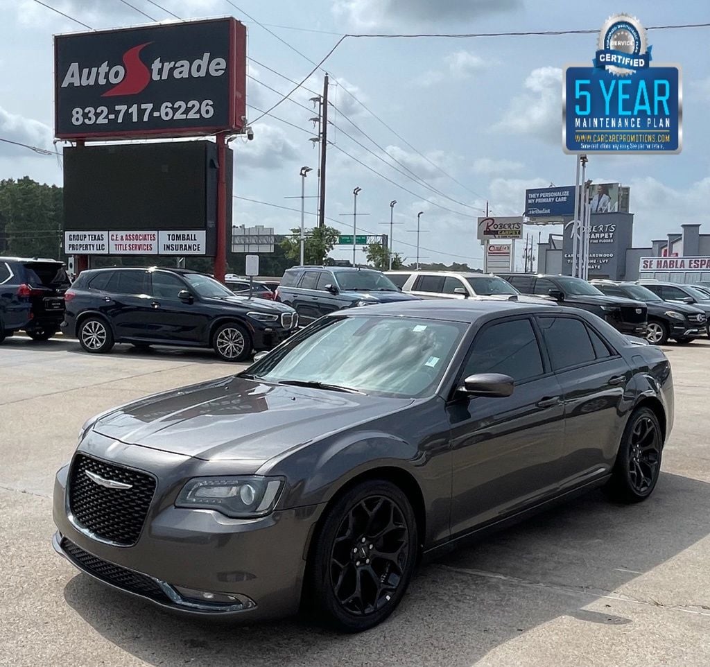 2019 Chrysler 300 S's photo