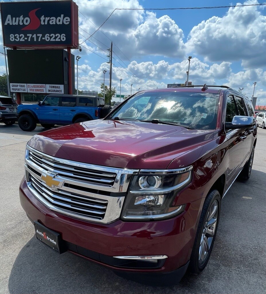 2019 Chevrolet Suburban Premier photo 2