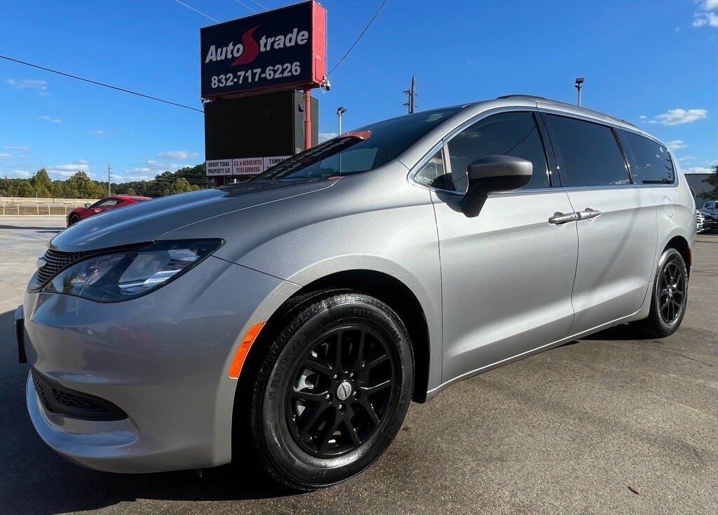 2021 Chrysler Voyager LXi photo 3