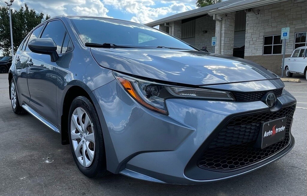 2020 Toyota Corolla LE photo 2