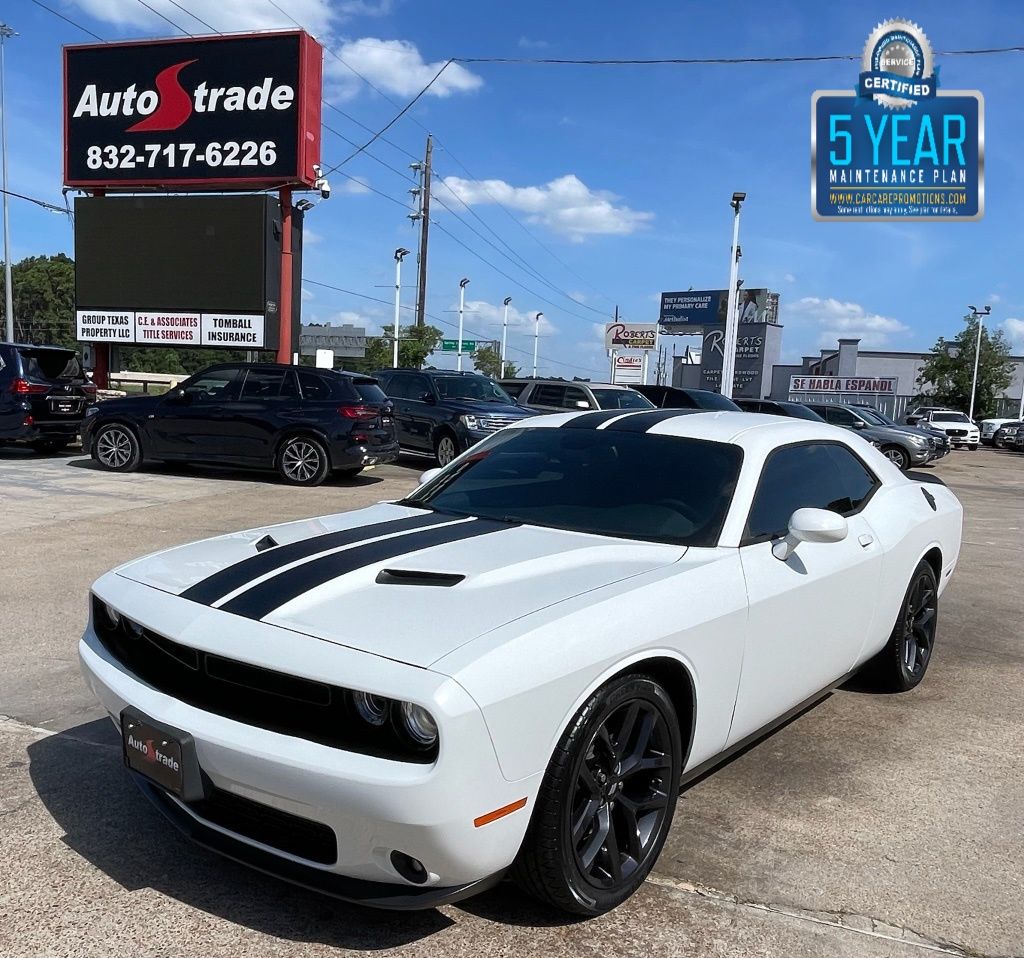 2019 Dodge Challenger SXT Auto's photo