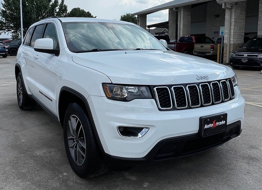 2019 Jeep Grand Cherokee Laredo photo 2