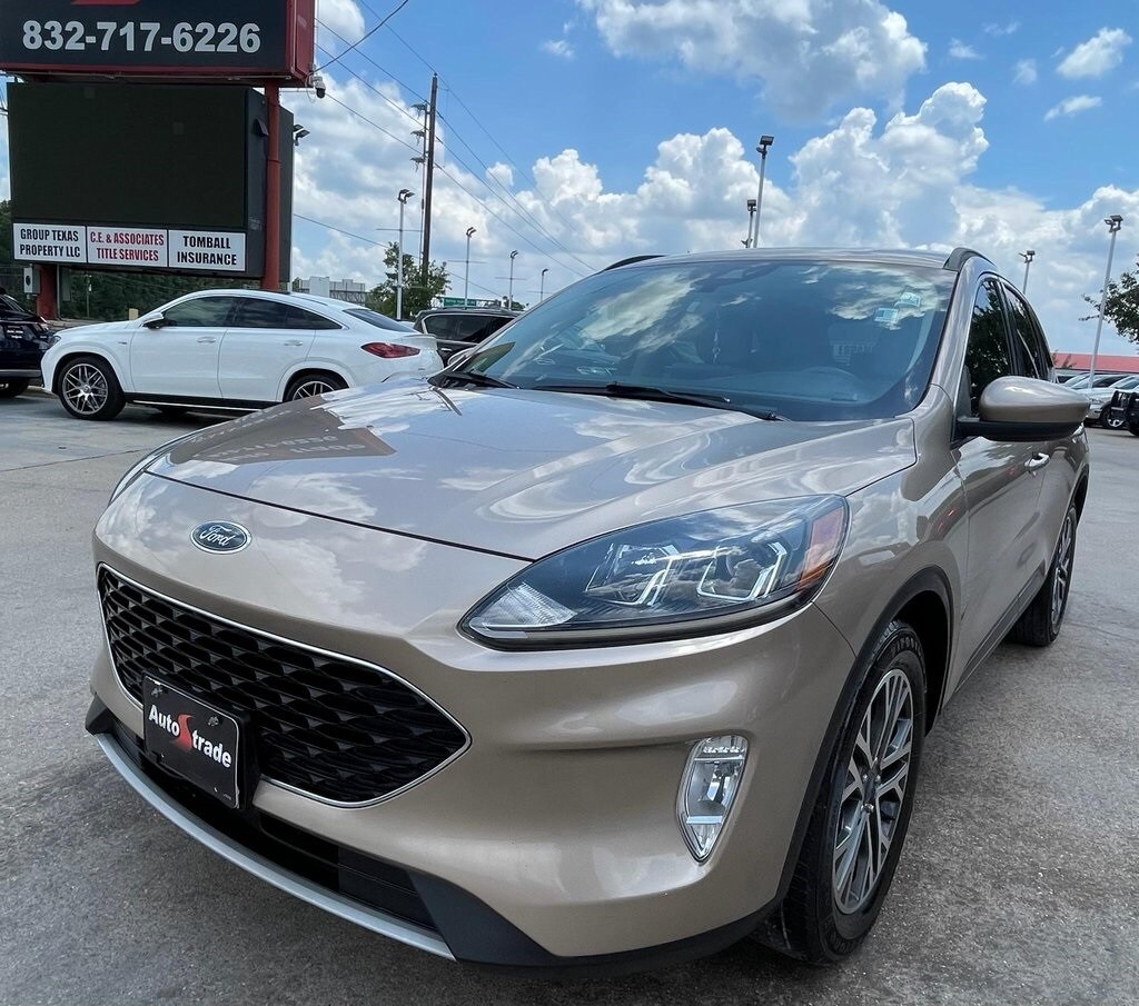 2020 Ford Escape SEL photo 3