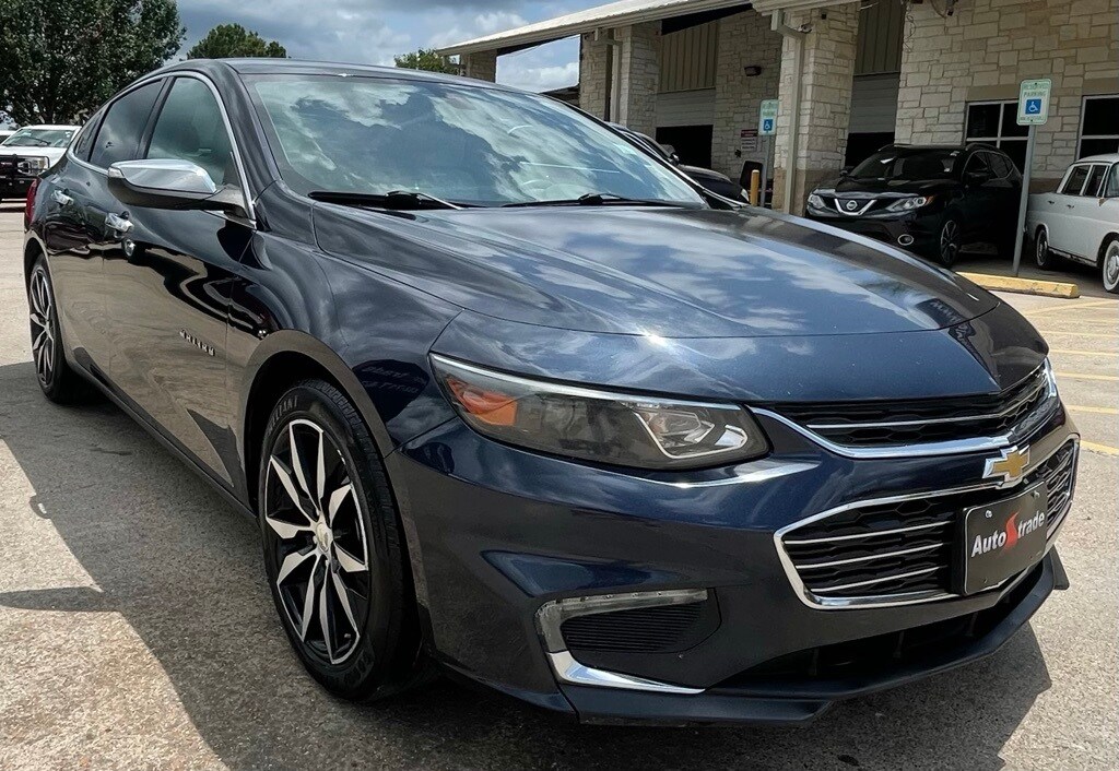 2017 Chevrolet Malibu 1LT photo 2