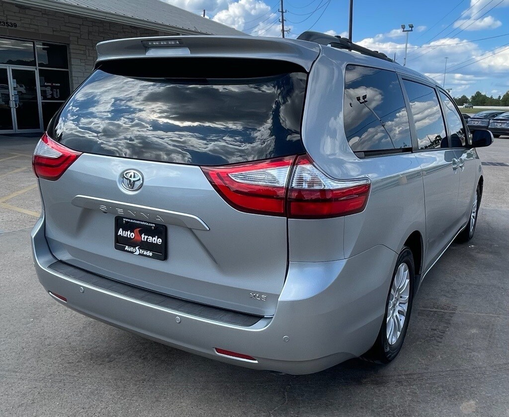 2016 Toyota Sienna XLE Premium photo 4