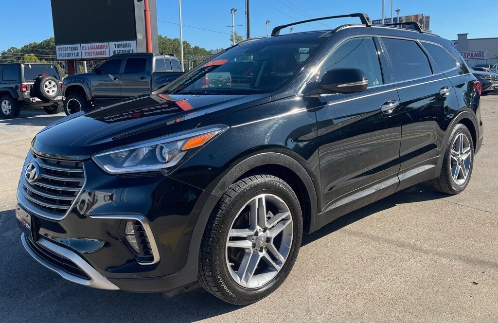 2017 Hyundai Santa Fe SE Ultimate photo 3