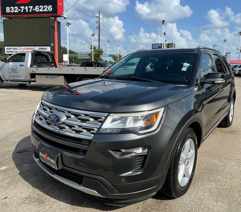 2018 Ford Explorer XLT photo 2