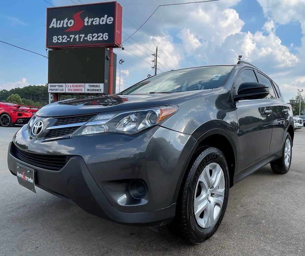 2015 Toyota RAV4 LE photo 3