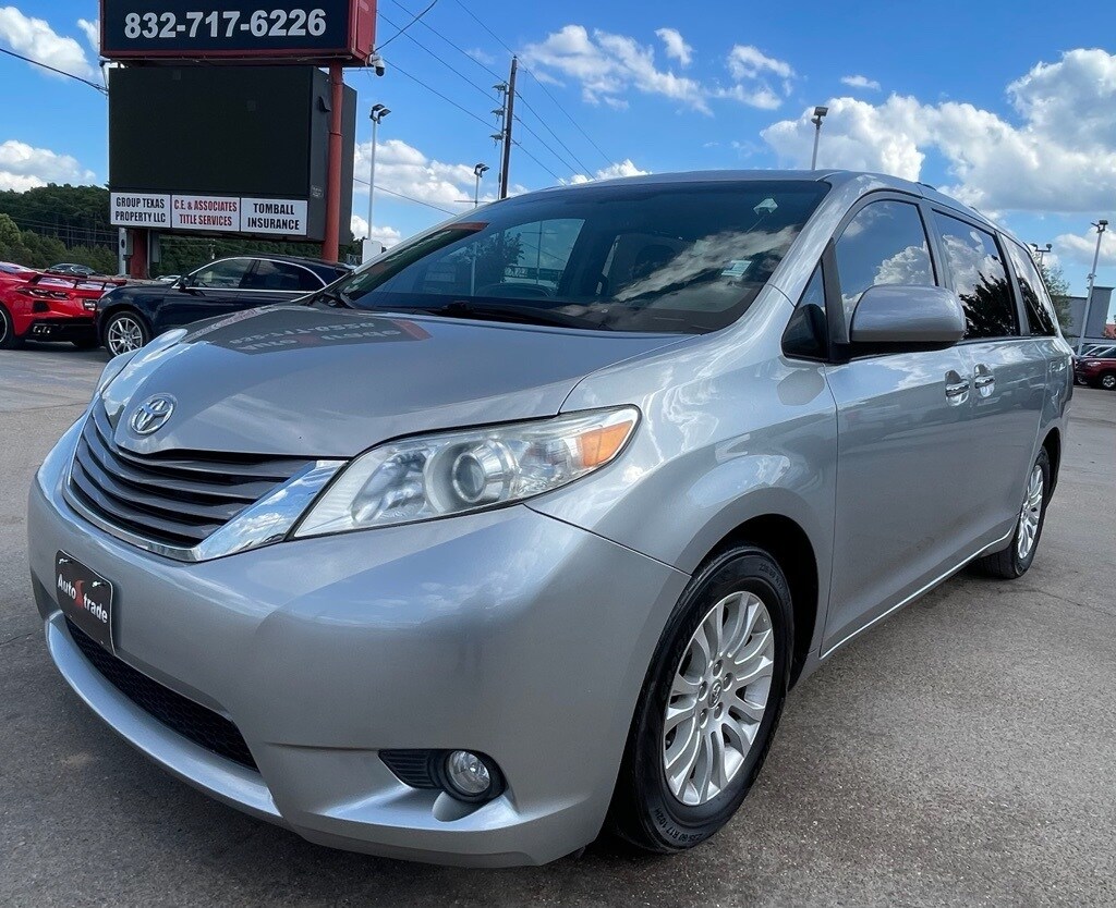 2016 Toyota Sienna XLE Premium photo 3