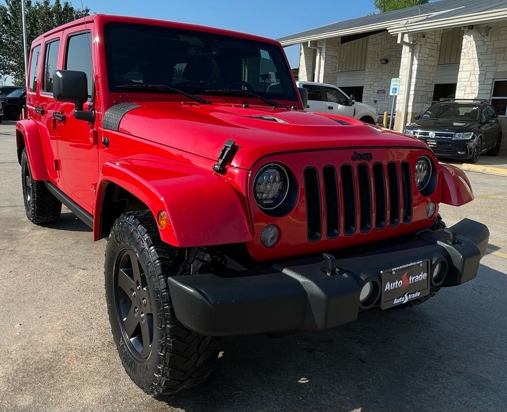 2015 Jeep Wrangler Unlimited Sahara photo 2