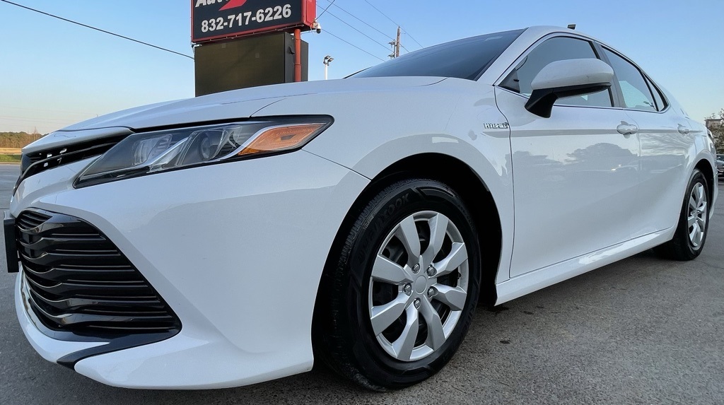 Mengupas Detail Roda Toyota Camry Hybrid 2018: Perpaduan Gaya dan Efisiensi