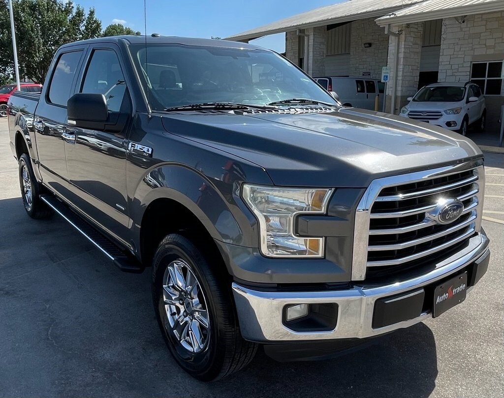2015 Ford F-150 XLT photo 2