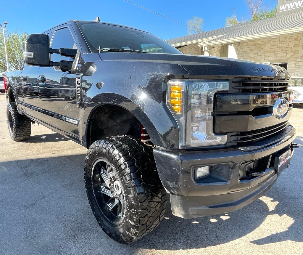 2019 Ford F-250 Lariat photo 2