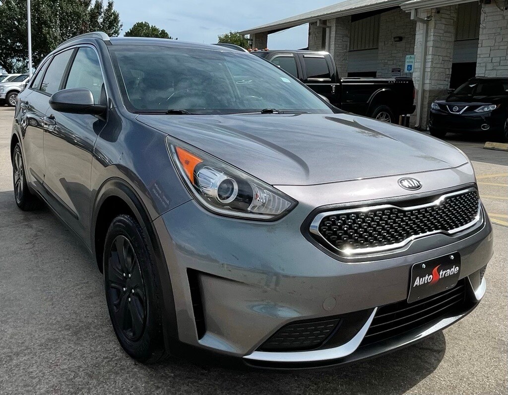 2017 Kia Niro LX photo 2