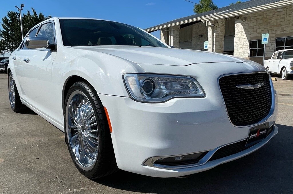 2017 Chrysler 300 C Base photo 2