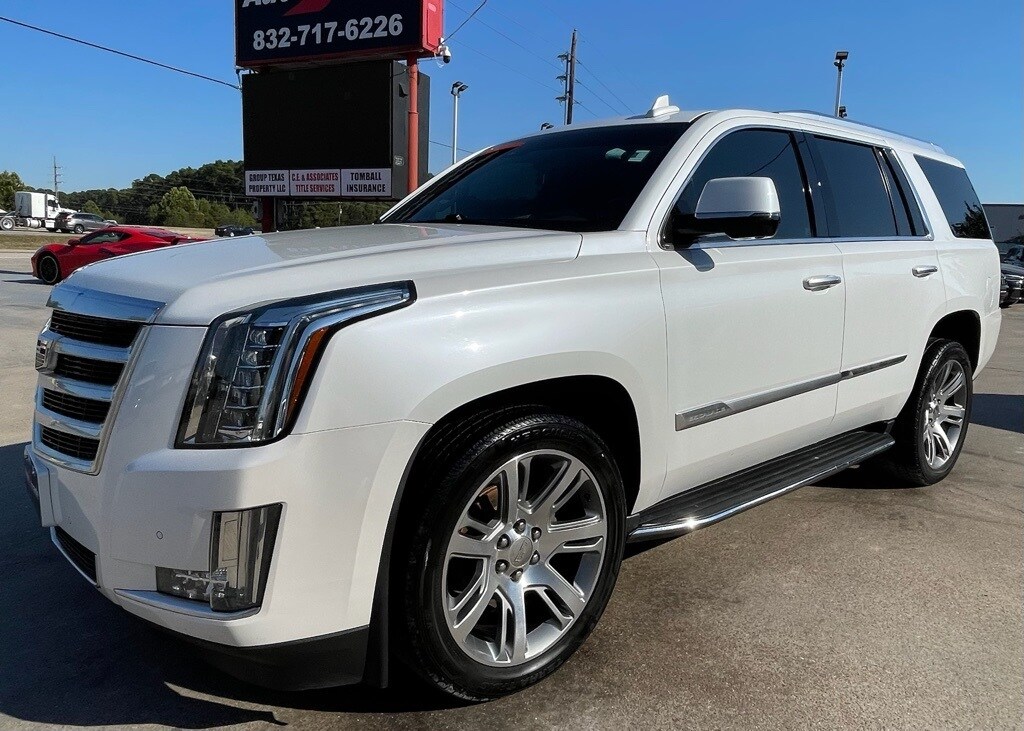 2016 Cadillac Escalade Luxury photo 3