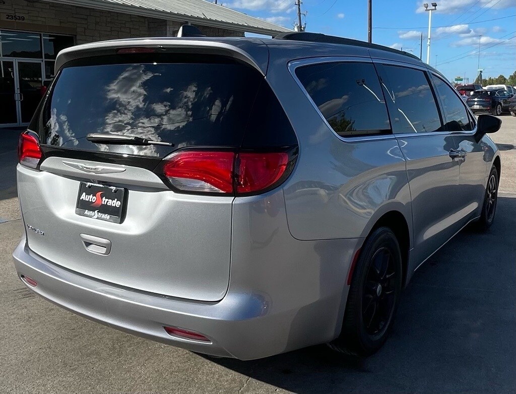 2021 Chrysler Voyager LXi photo 4