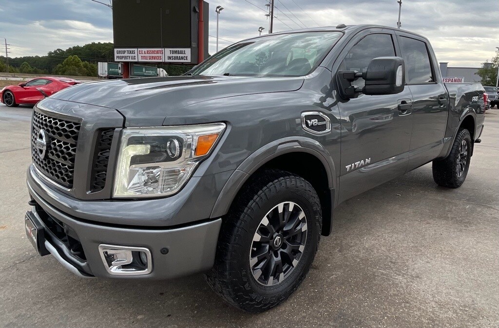 2017 Nissan Titan PRO-4X photo 3