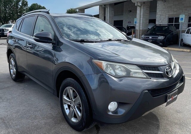 2015 Toyota RAV4 XLE photo 2