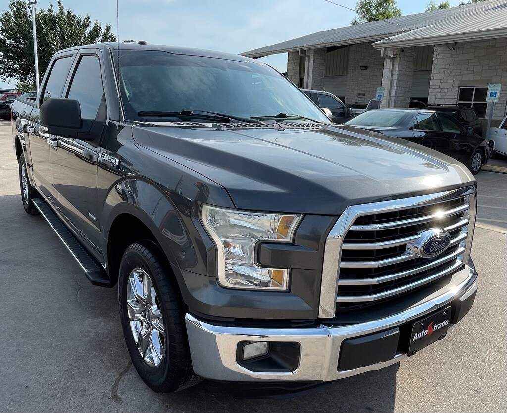 2015 Ford F-150 XLT photo 2