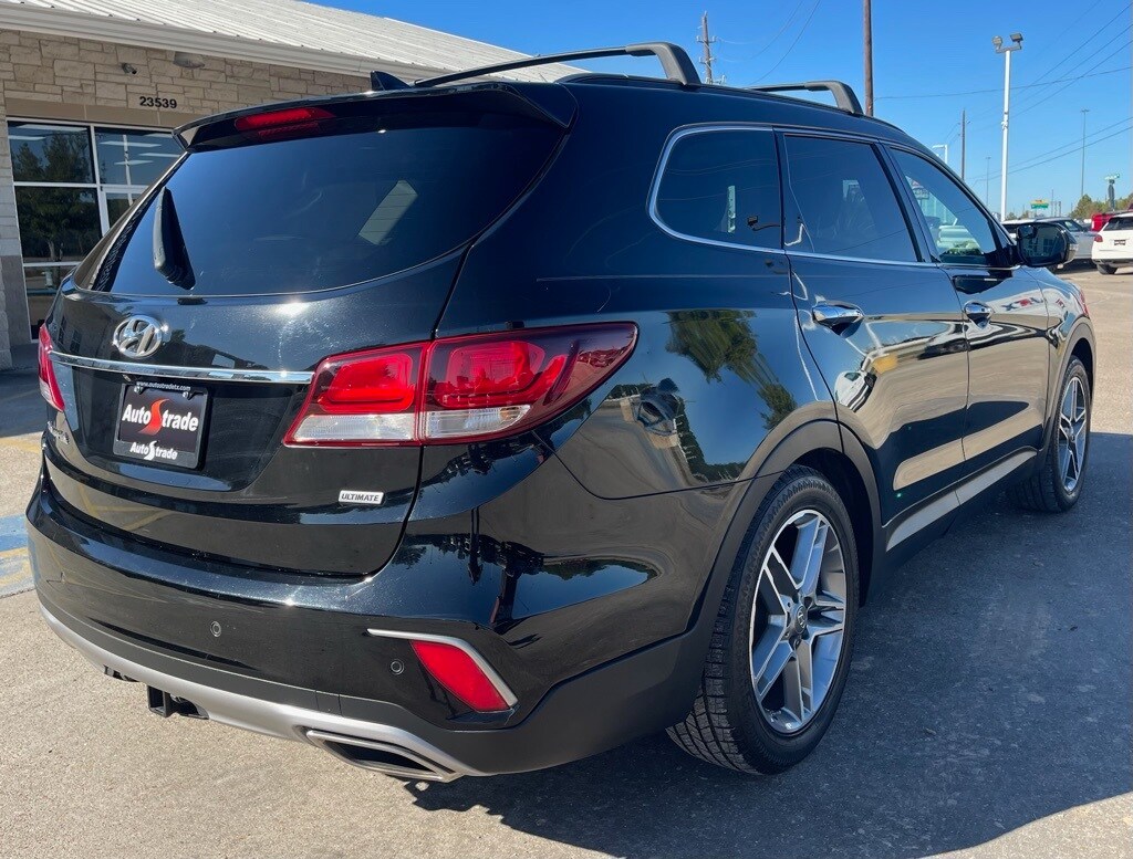 2017 Hyundai Santa Fe SE Ultimate photo 4