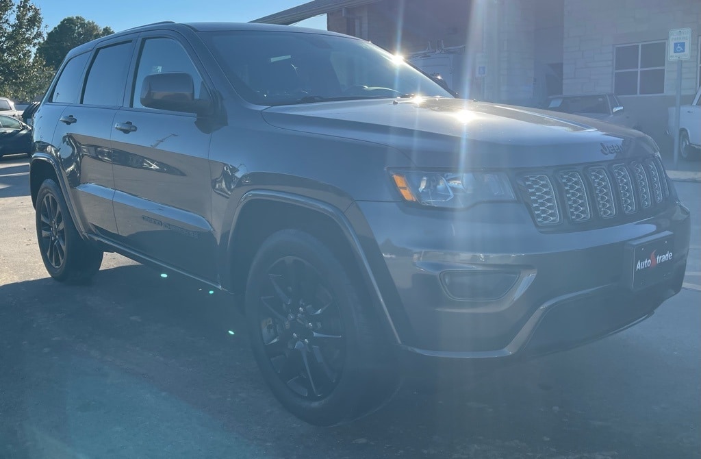 Used 2018 Jeep Grand Cherokee Laredo 4x4 SUV