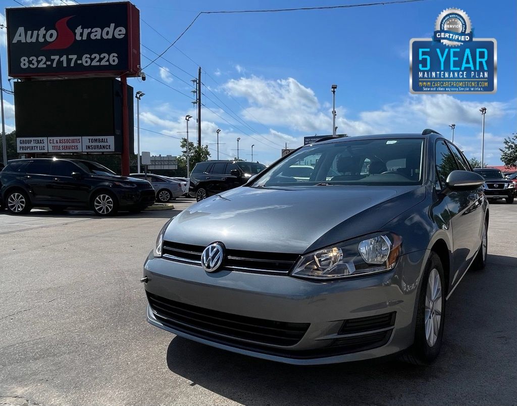 2015 Volkswagen Golf SportWagen's photo
