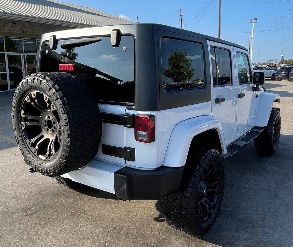 2016 Jeep Wrangler Unlimited Sahara photo 4