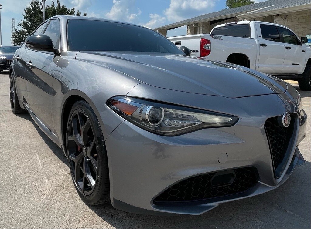 2020 Alfa Romeo Giulia photo 2