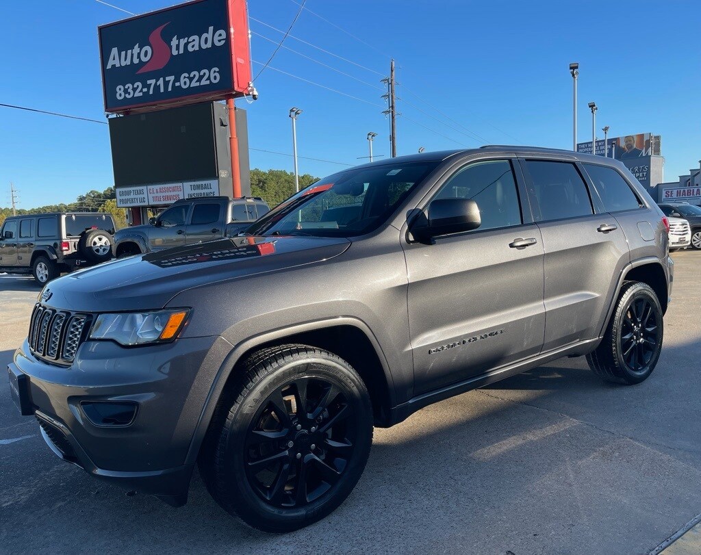 2018 Jeep Grand Cherokee Laredo Altitude photo 2