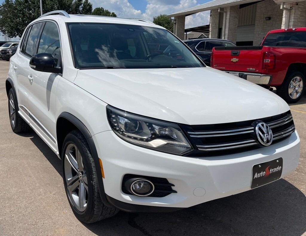 2017 Volkswagen Tiguan Sport photo 2