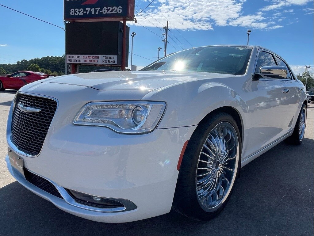 2017 Chrysler 300 C Base photo 3