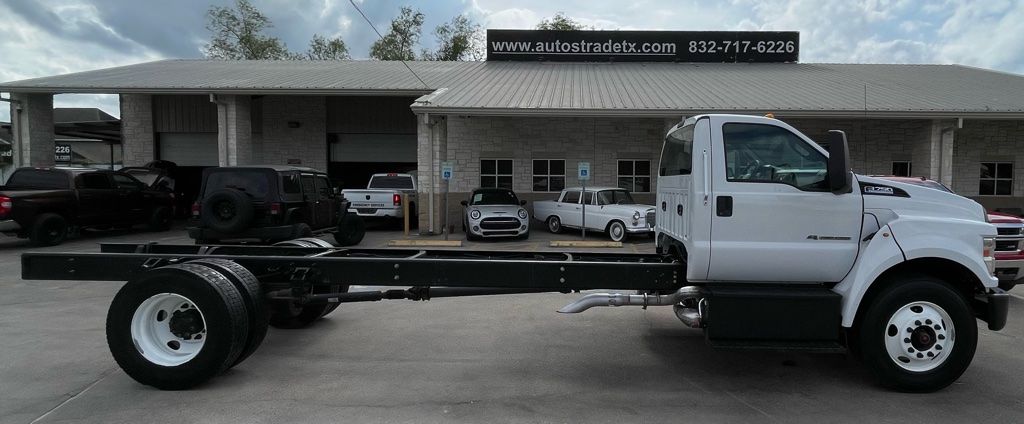 2018 Ford F-750 - Photo 7