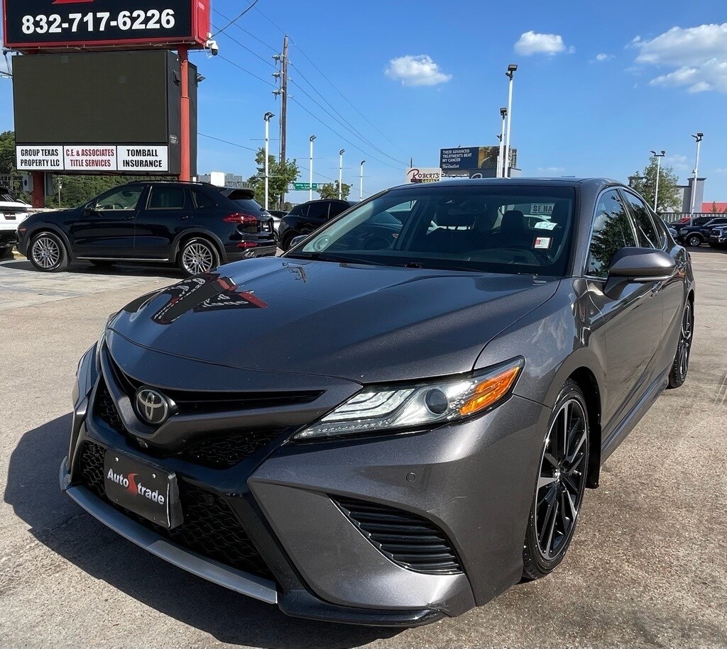2019 Toyota Camry XLE V6 photo 3