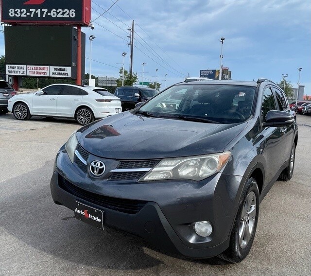 2015 Toyota RAV4 XLE photo 3