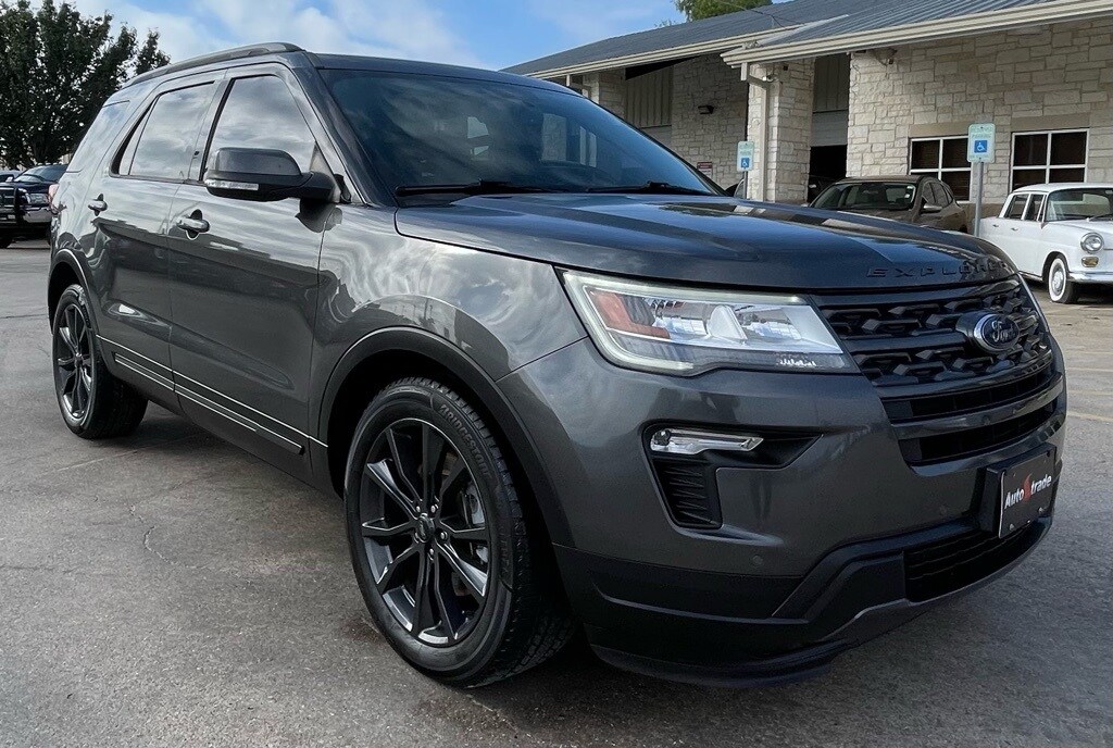 2018 Ford Explorer XLT photo 2