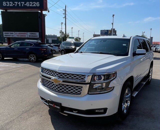 2017 Chevrolet Tahoe LT photo 3