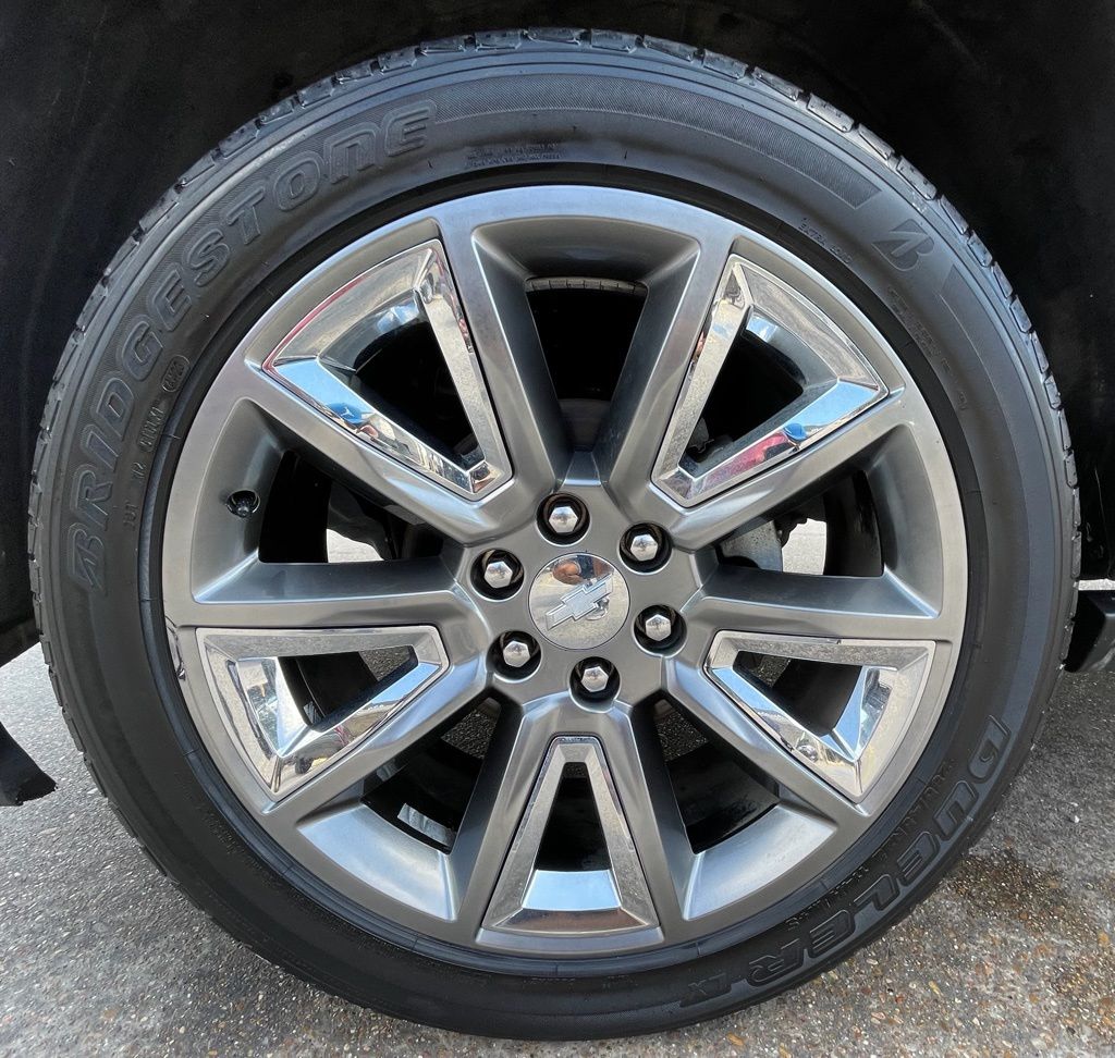 2019 Chevrolet Suburban Premier - Photo 17