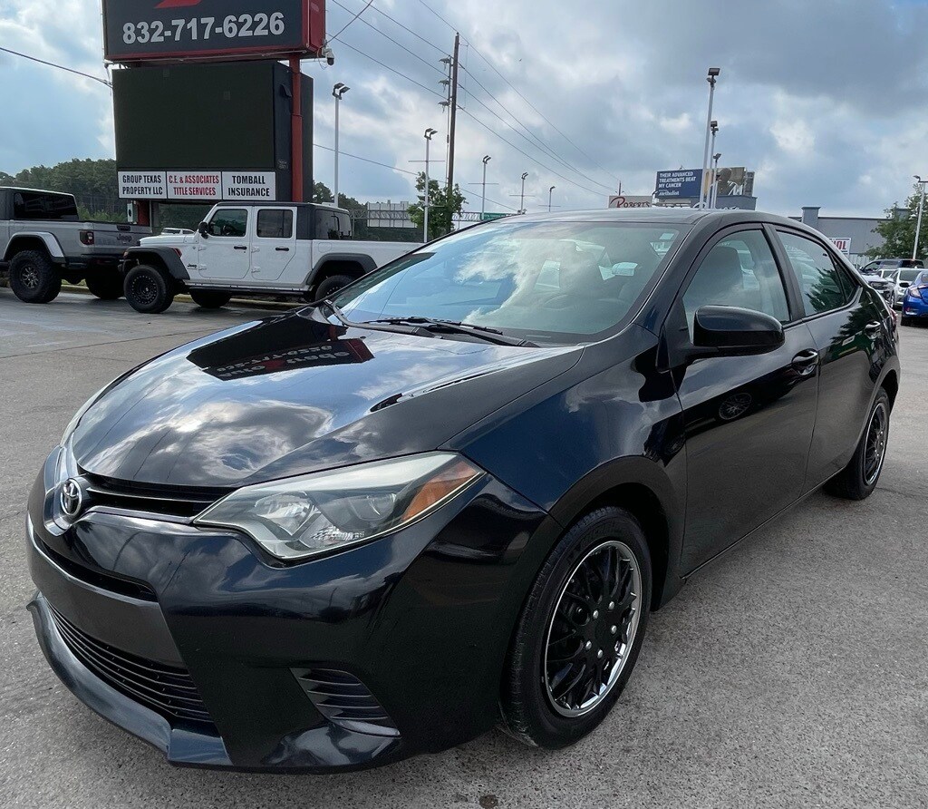 2016 Toyota Corolla LE photo 3